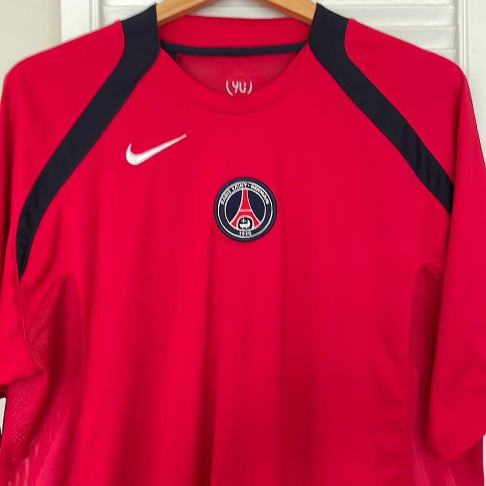 Paris Saint-Germain training shirt. Nike XL